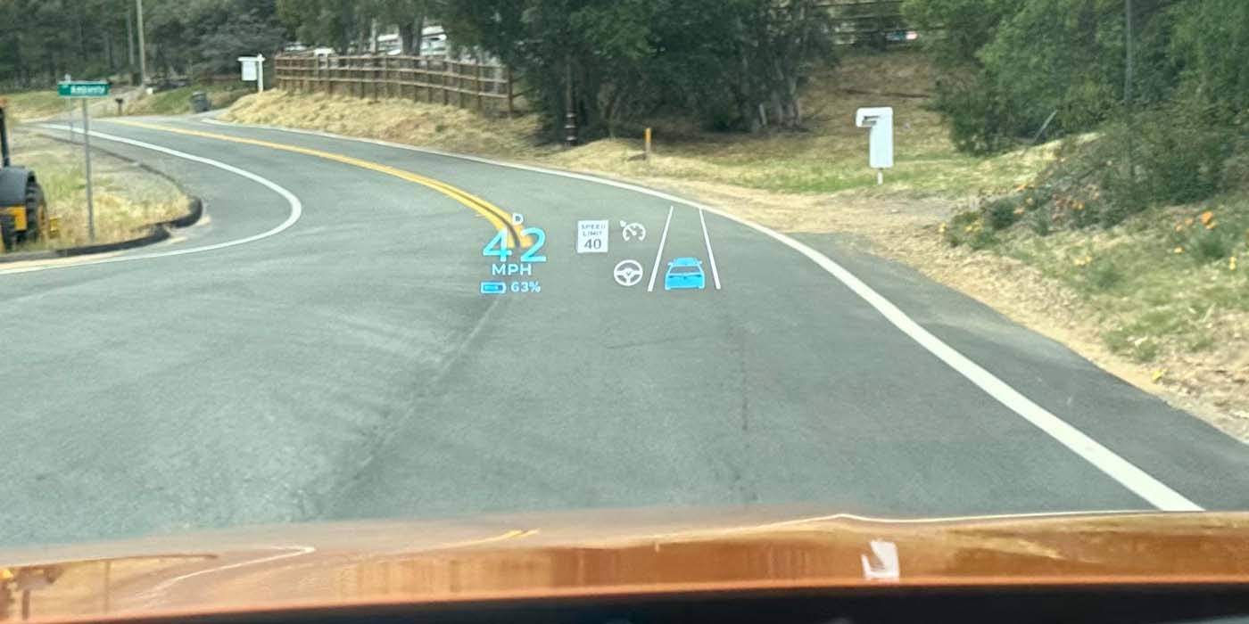 VinFast VF8 Head Up Display Windshield View