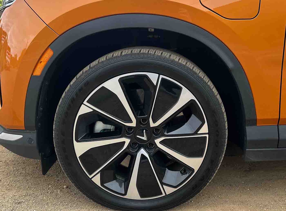 VinFast VF89 Wheel Detail