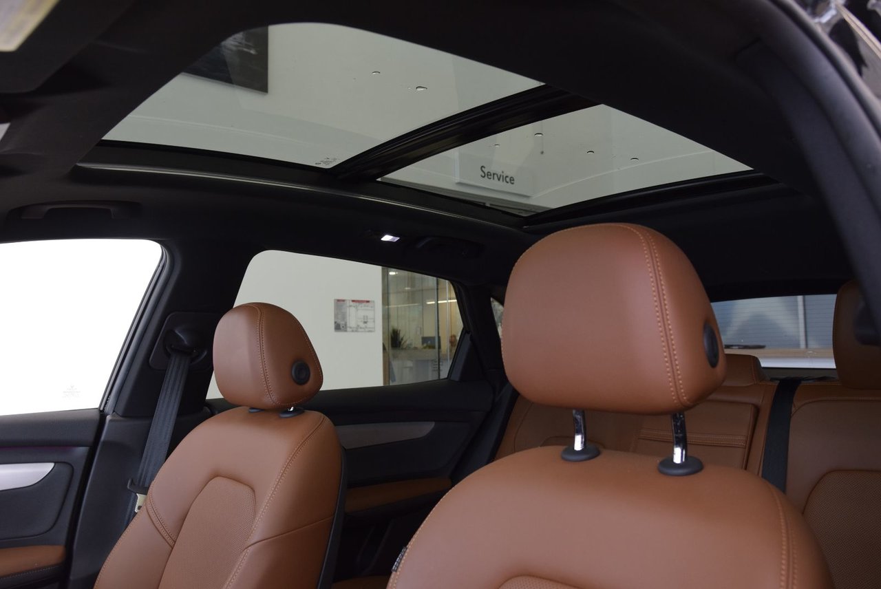 VinFast VF9 Front Seat Detail