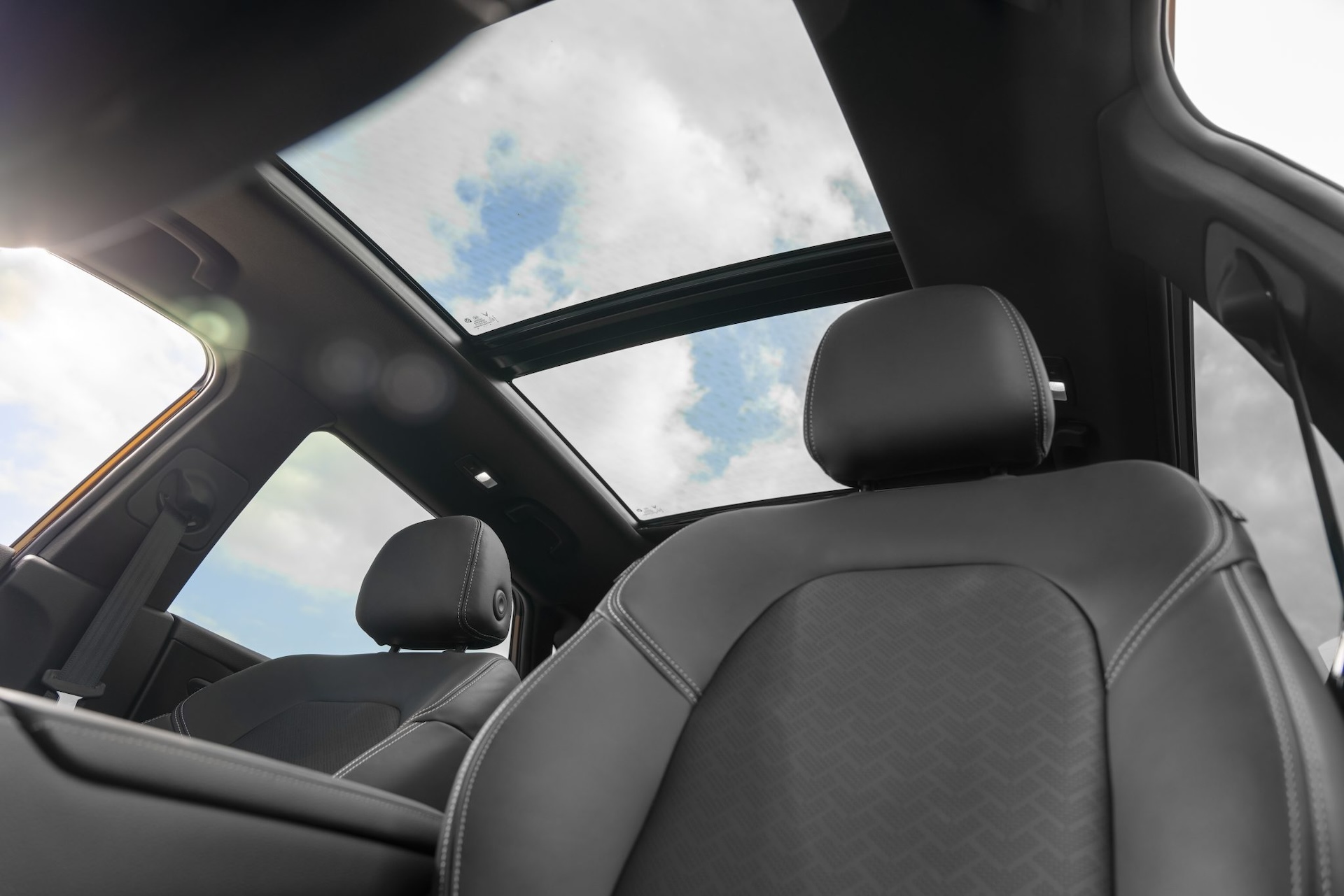 VinFast VF8 Panoramic Roof
