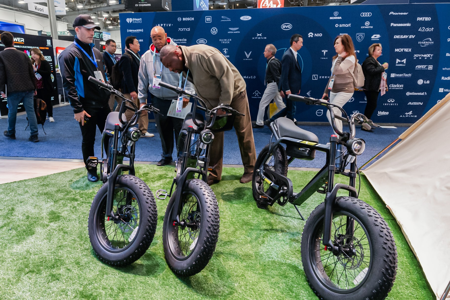 VinFast VF8 Drgnfly eBike Display at CES