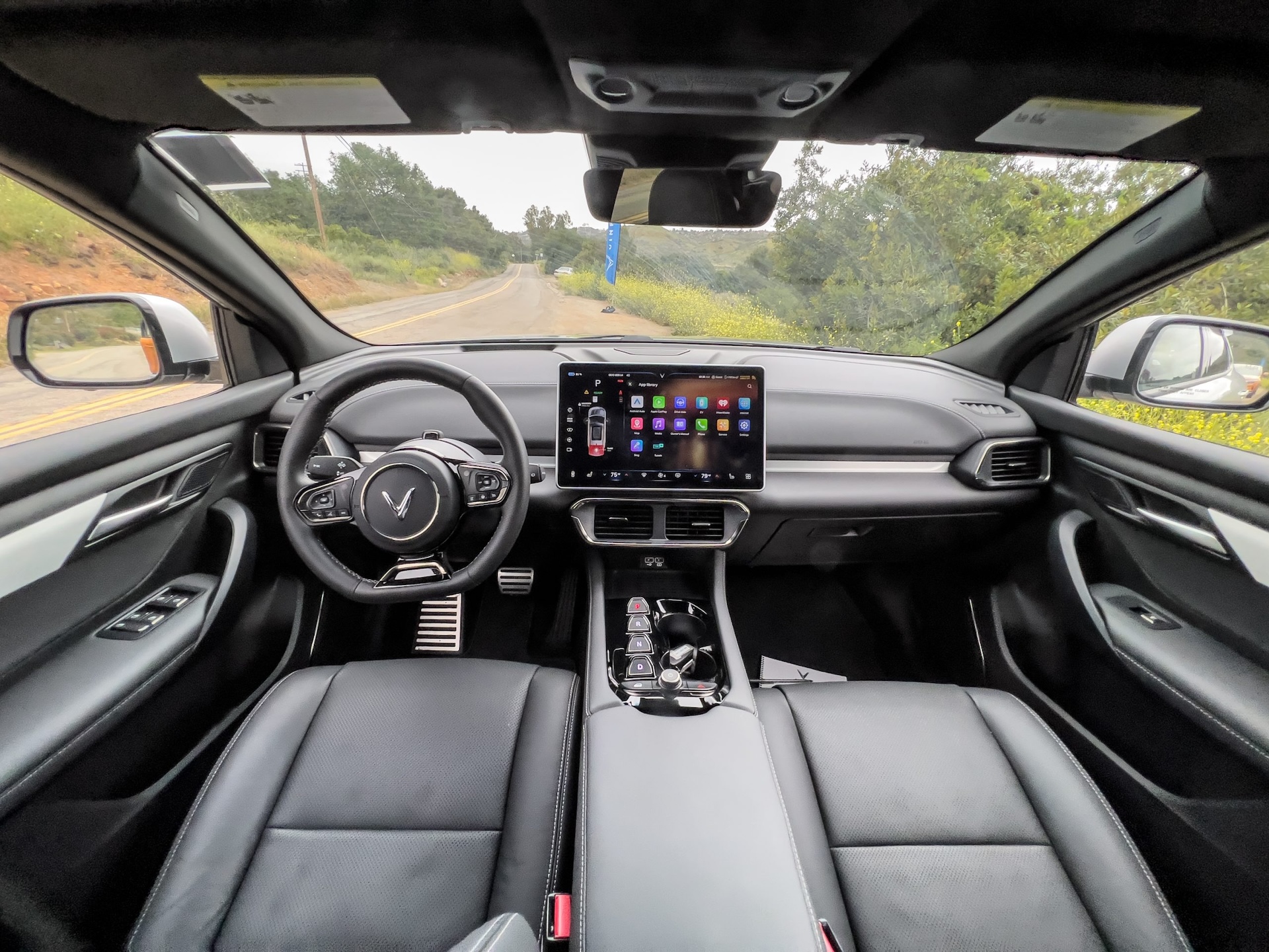 2025 VinFast VF8 Plus Interior Dash and Infotainment