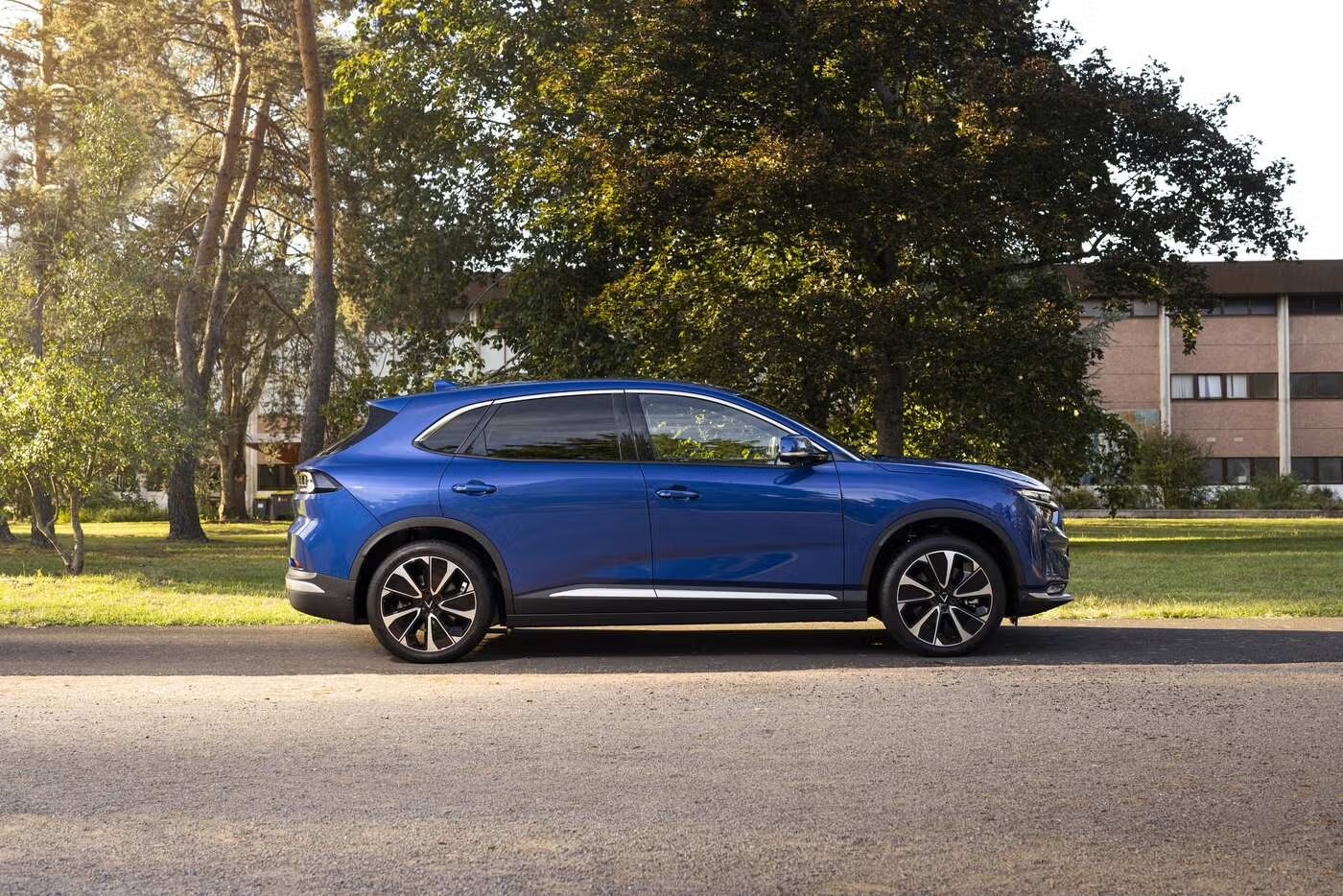 VinFast VF8 Side View