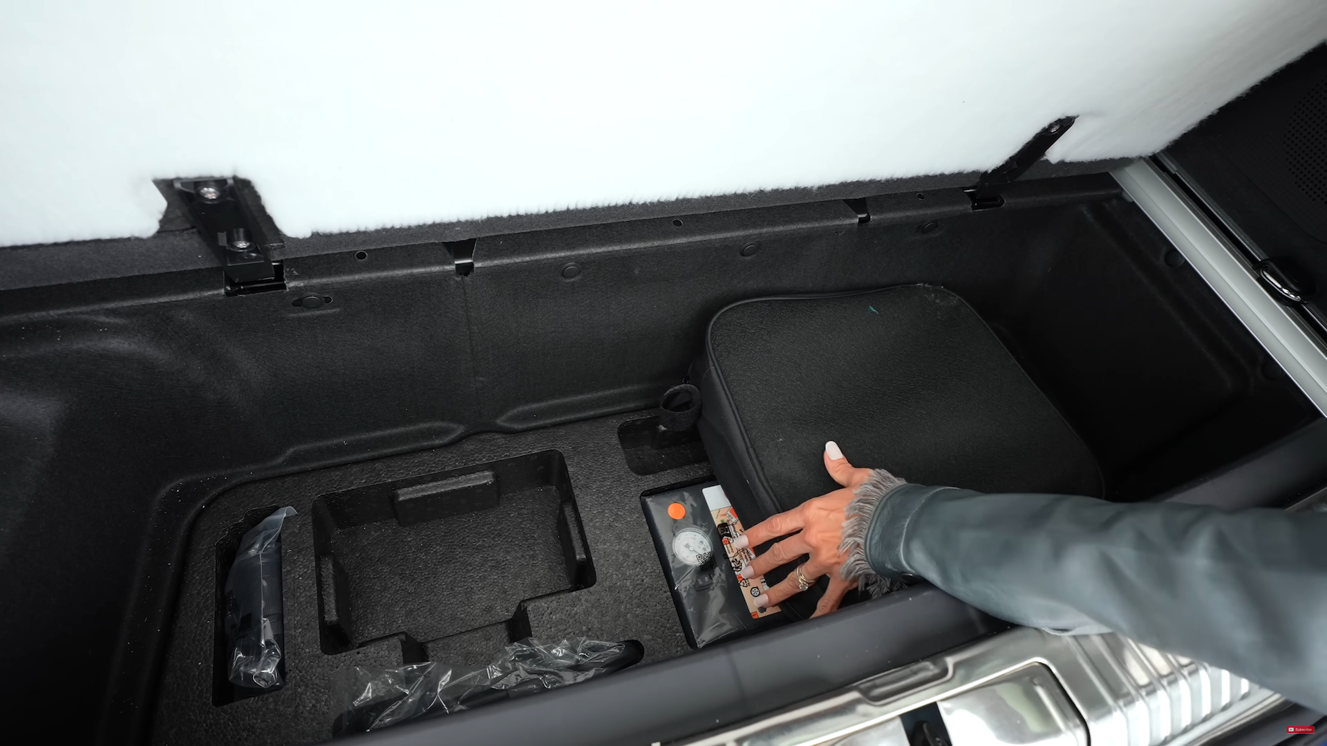 2025 VinFast VF9 Undercargo Area