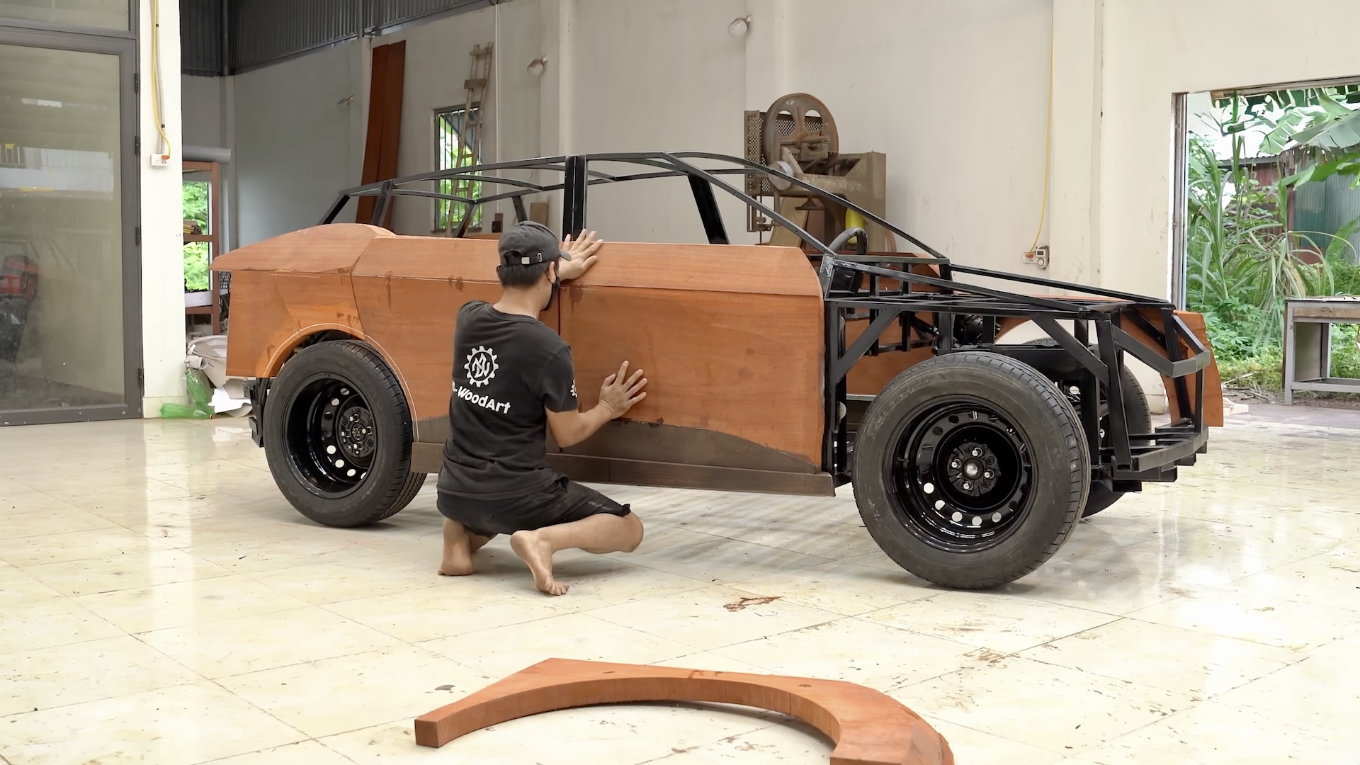 VinFast VF7 Wood Carved Vehicle