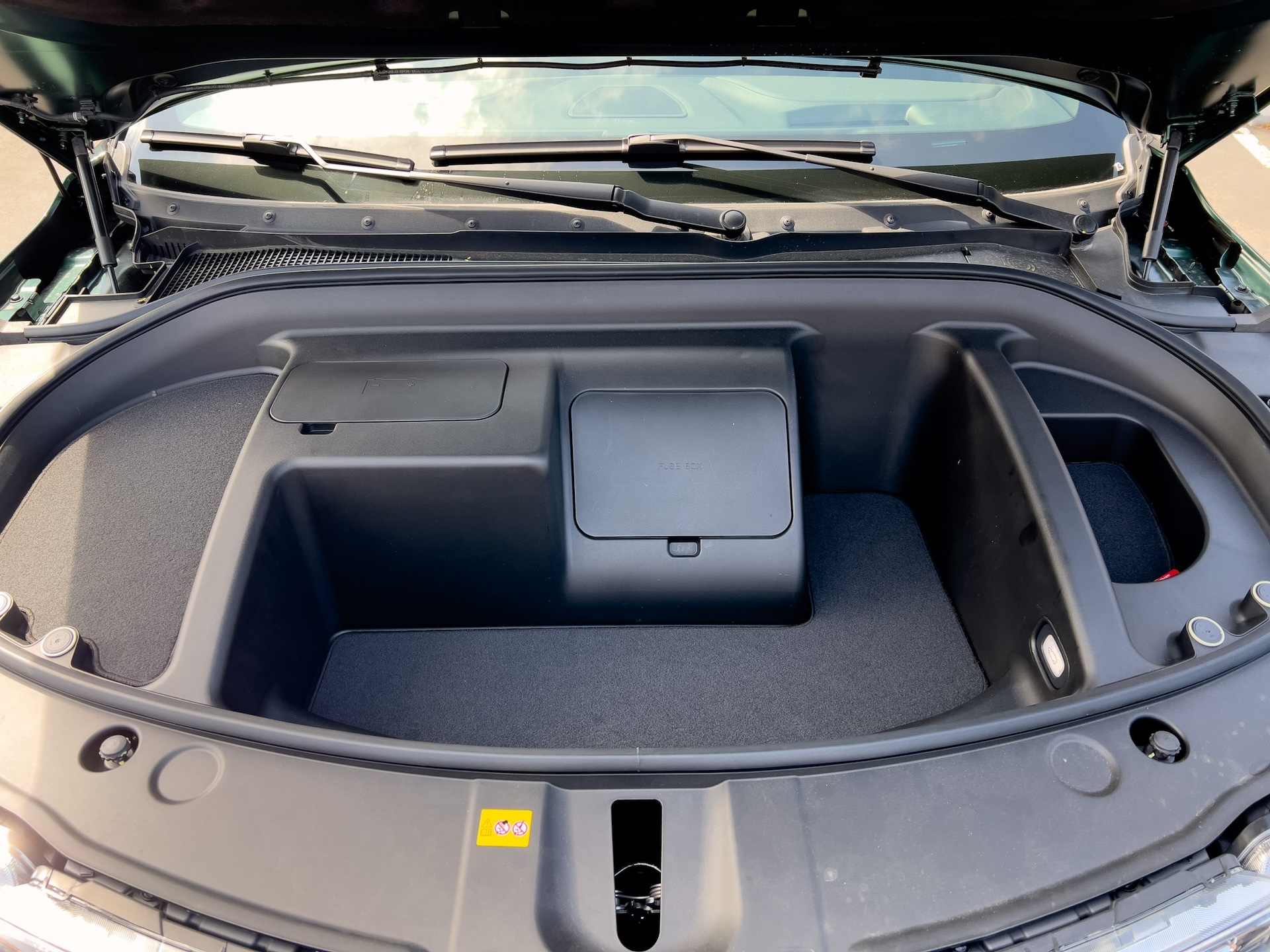 VinFast VF 8 Plus Frunk