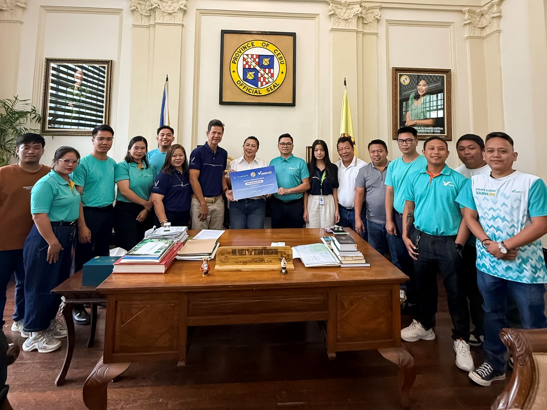 Cebu Governor with the Green GSM VinFast Team