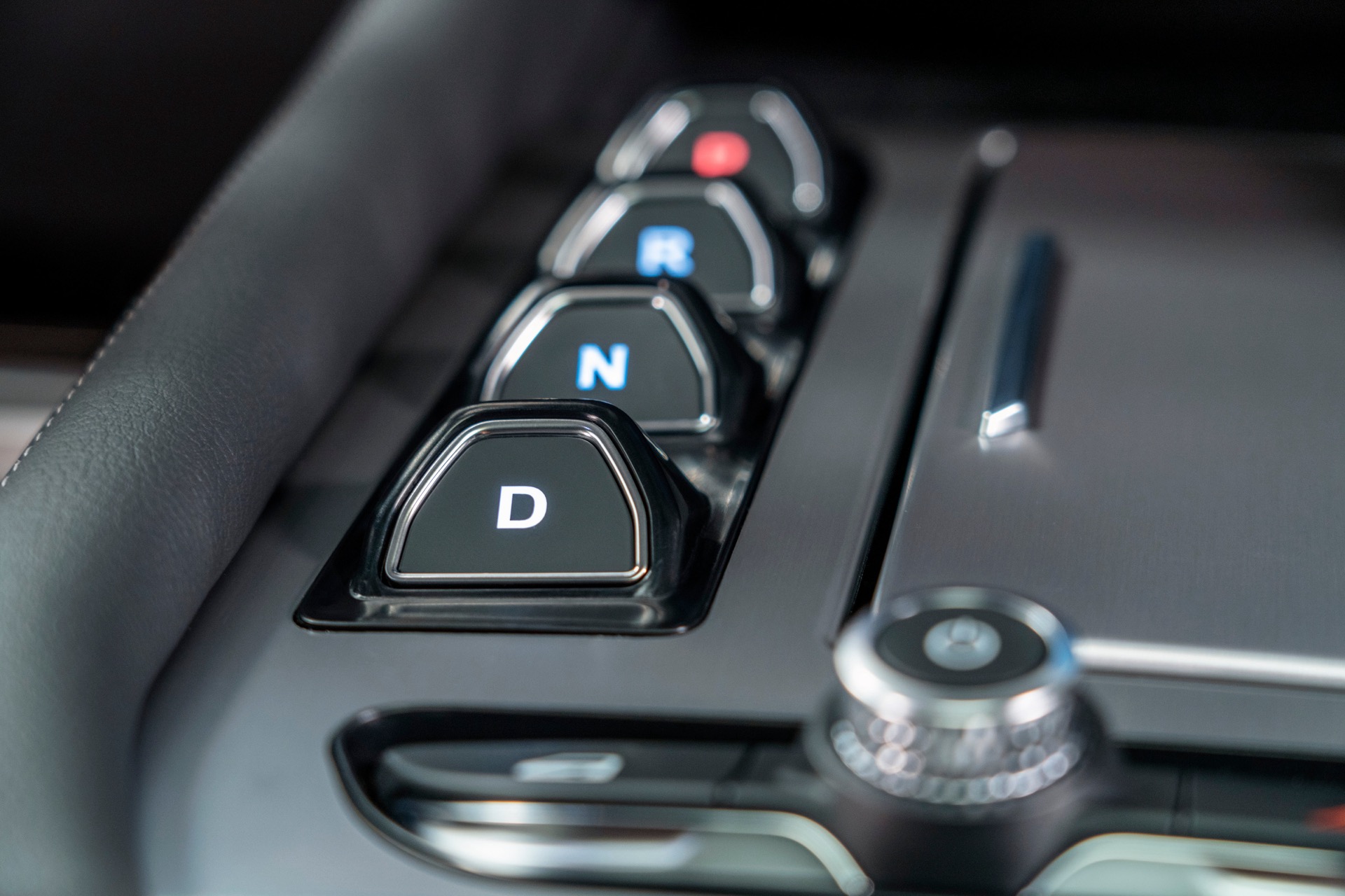 VinFast VF9 push button gear selector